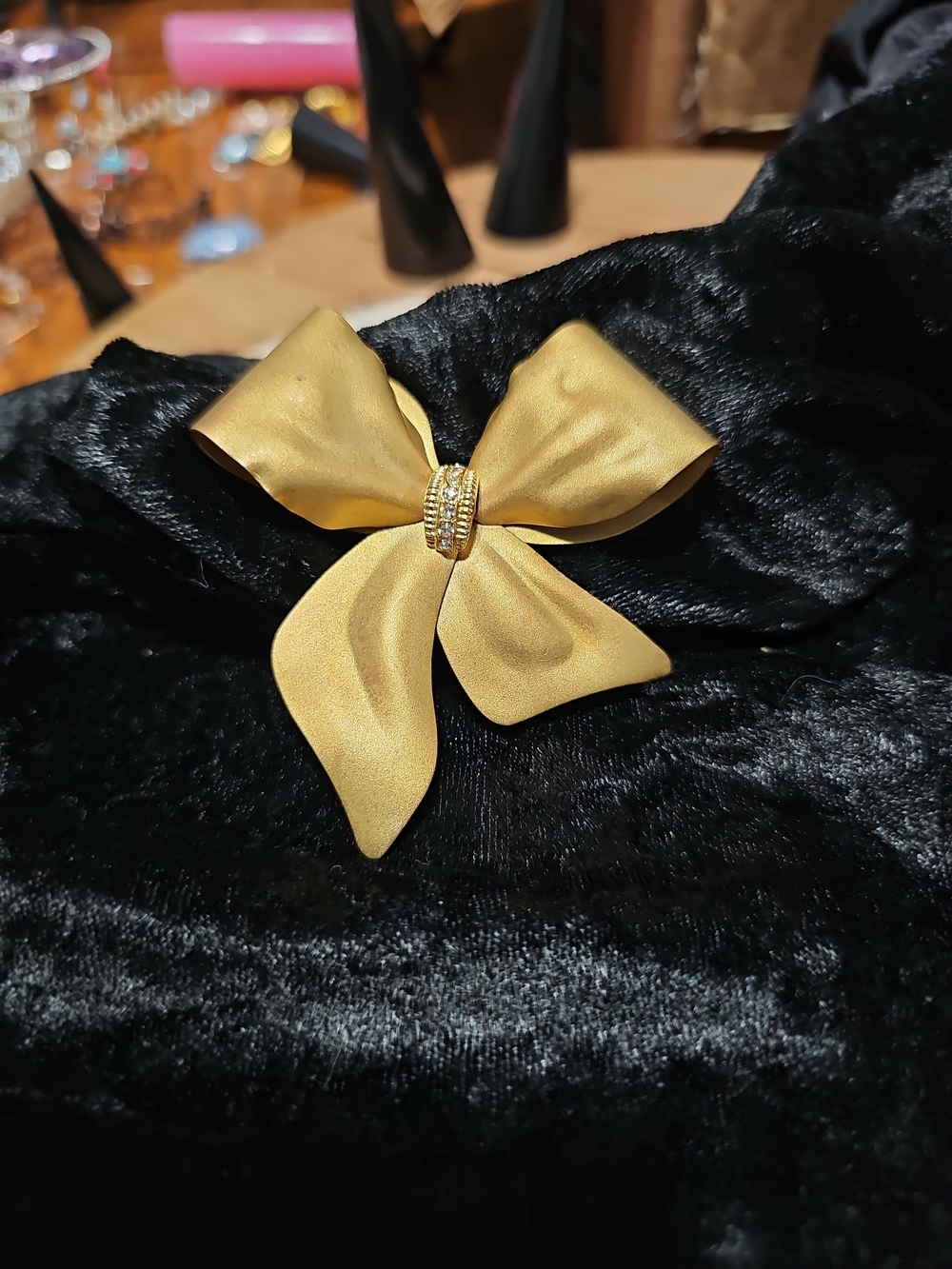 Gold Bow BROOCHE with Rhinestone Center - Women Accessories VINTAGE